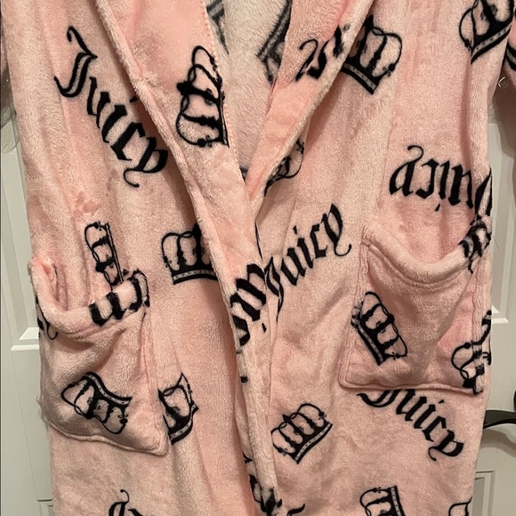 Juicy Couture L / XL Pink Luxe Plush Women’s Short Hooded Robe Logo&Crown Print - Picture 10 of 16